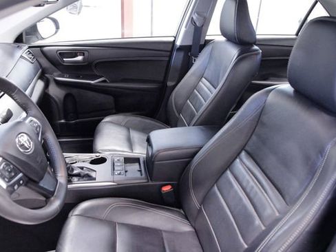 Used 2017 Toyota Camry XLE w/ Moonroof Package image 13