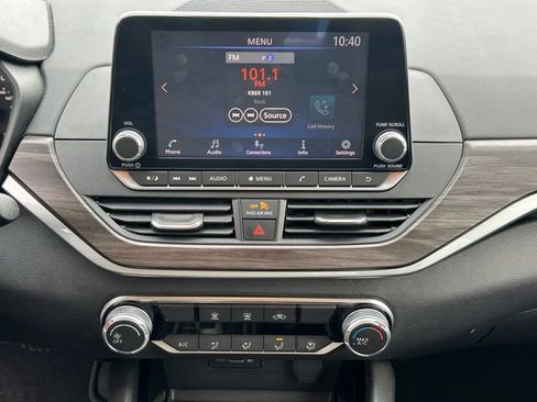 Used 2024 Nissan Altima 2.5 SV FWD image 14