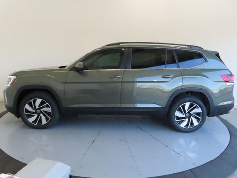 New 2026 Volkswagen Atlas SE image 8