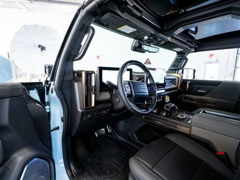 Used 2024 GMC Hummer EV 3X w/ LPO, Illumination Package image 38