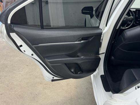 Used 2021 Toyota Camry SE w/ Convenience Package image 16