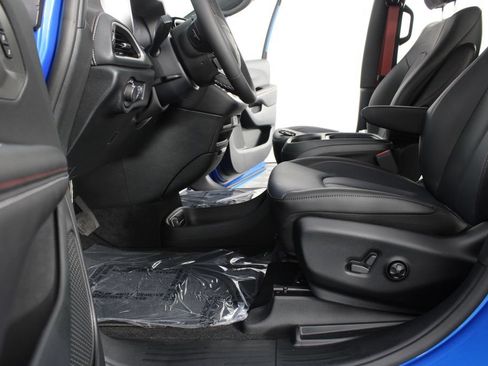 New 2027 Chrysler Pacifica Select FWD image 16