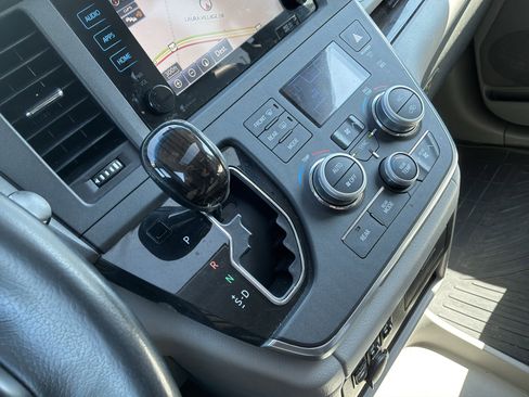 Used 2015 Toyota Sienna XLE w/ XLE Navigation Package FWD image 26
