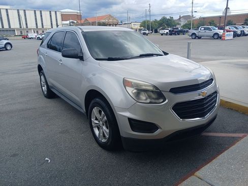 Used 2017 Chevrolet Equinox LS FWD image 3