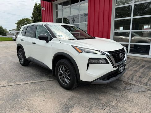 Used 2022 Nissan Rogue S AWD/4WD image 2