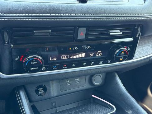 Used 2024 Nissan Rogue Platinum w/ Platinum Premium Package FWD image 22