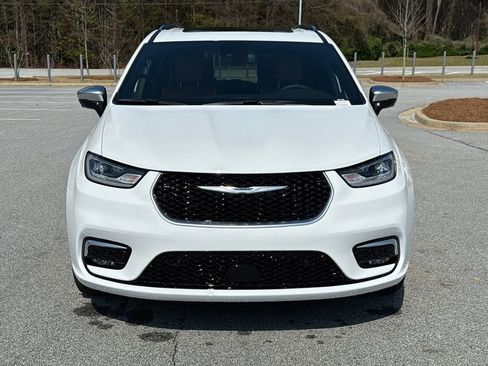 New 2026 Chrysler Pacifica Pinnacle FWD image 2