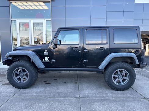 Used 2012 Jeep Wrangler Unlimited Rubicon w/ Dual Top Group AWD/4WD image 8