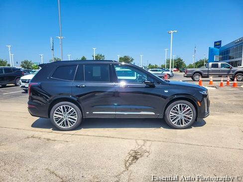 Certified 2024 Cadillac XT6 Sport w/ LPO, Floor Liner Package AWD/4WD image 13