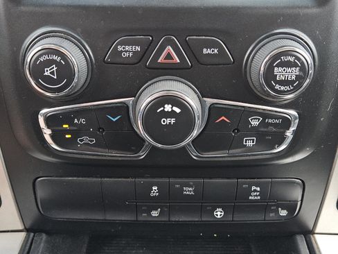 Used 2020 RAM 1500 Classic SLT w/ Luxury Group RWD image 15