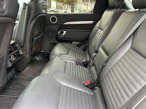 Used 2024 Land Rover Discovery Dynamic SE AWD/4WD image 17
