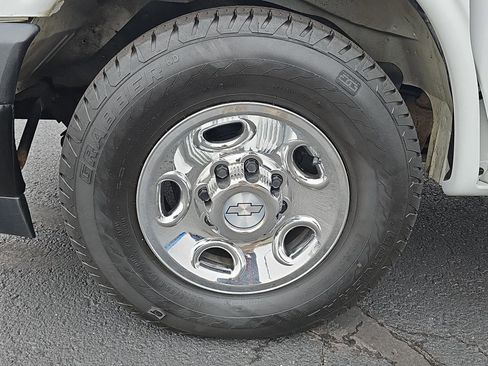 Used 2018 Chevrolet Express 3500 w/ Driver Convenience Package image 9