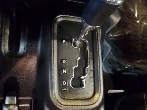 Used 2016 Jeep Wrangler Sahara w/ Connectivity Group AWD/4WD image 24