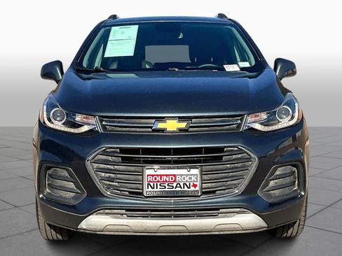 Used 2022 Chevrolet Trax LT w/ LT Convenience Package image 3