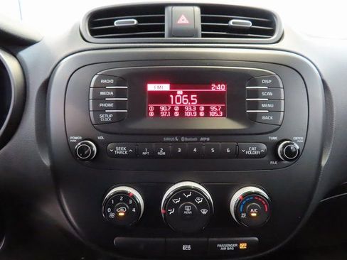 Used 2016 Kia Soul Base image 25