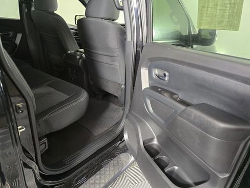 Used 2018 Nissan Titan SV w/ SV Convenience Package image 14