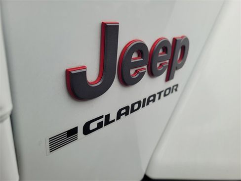 Used 2023 Jeep Gladiator Rubicon w/ Cold Weather Group image 31