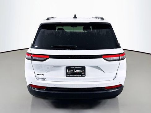 New 2025 Jeep Grand Cherokee Altitude image 6