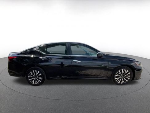 Used 2025 Nissan Altima 2.5 SV FWD image 16