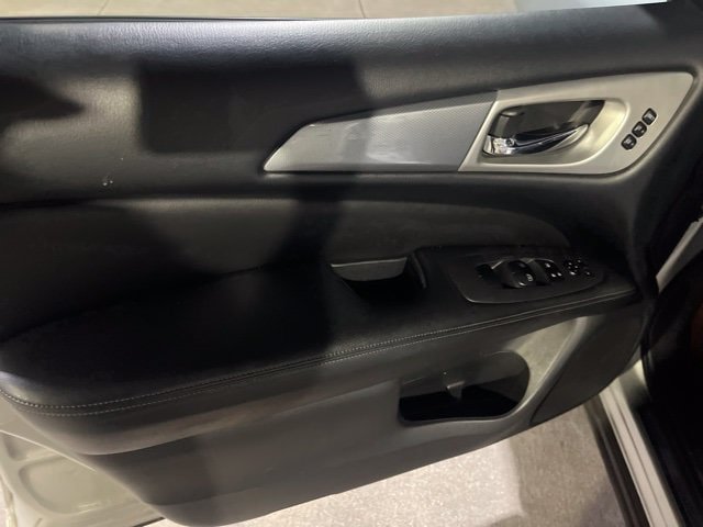 Used 2018 Nissan Pathfinder SL FWD image 11