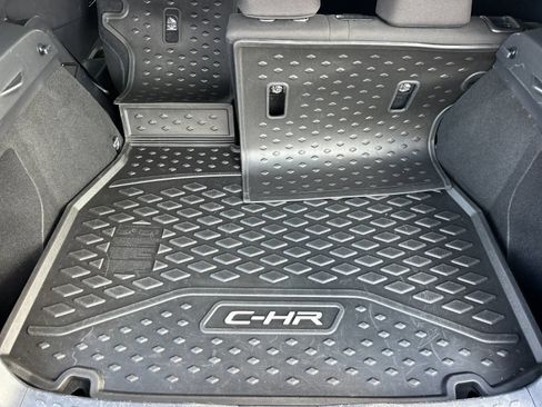 Used 2019 Toyota C-HR LE FWD image 15