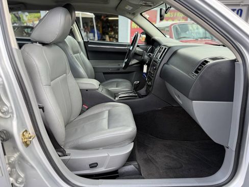 Used 2005 Chrysler 300 Touring RWD image 24