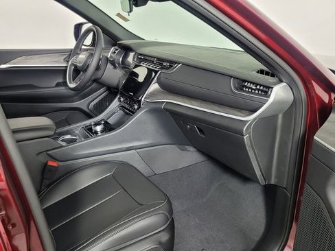 New 2025 Jeep Grand Cherokee Limited image 34