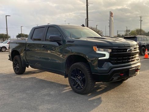 Used 2025 Chevrolet Silverado 1500 LT Trail Boss w/ Convenience Package II image 3