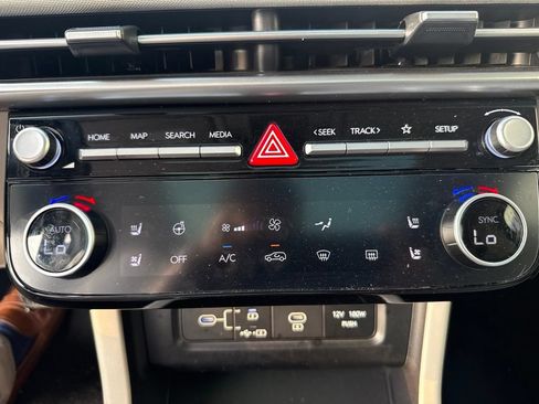 Used 2025 Hyundai Tucson Limited FWD image 14