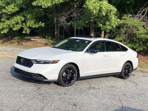 Certified 2025 Honda Accord SE image 1
