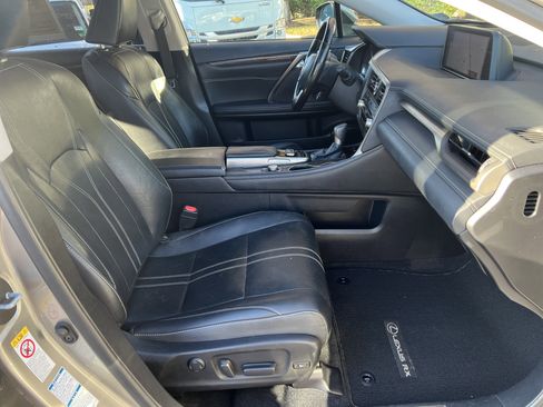 Used 2018 Lexus RX 450hL Luxury image 34