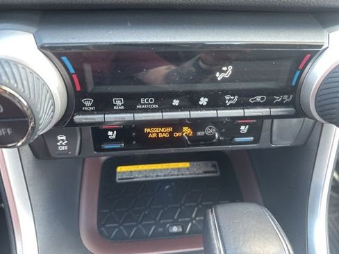 Used 2020 Toyota RAV4 Limited AWD/4WD image 30