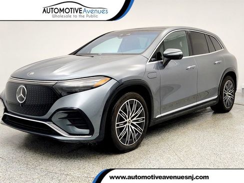 Used 2023 Mercedes-Benz EQS 580 4MATIC SUV w/ Exclusive Trim Package image 1