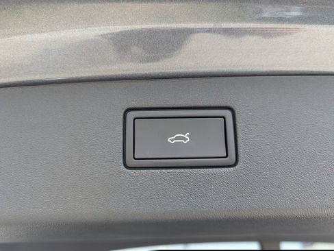 New 2026 Volkswagen Tiguan SE image 29