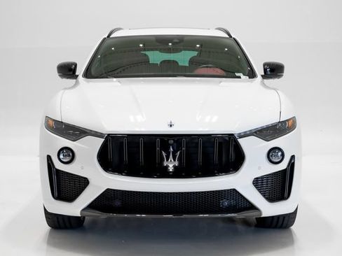 Used 2022 Maserati Levante Trofeo AWD/4WD image 4