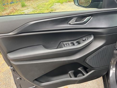 New 2025 Jeep Grand Cherokee Laredo X image 18