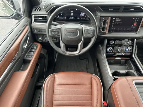 Used 2023 GMC Yukon Denali Ultimate AWD/4WD image 17