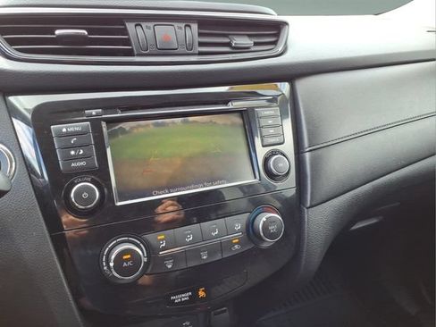 Used 2018 Nissan Rogue SV AWD/4WD image 22