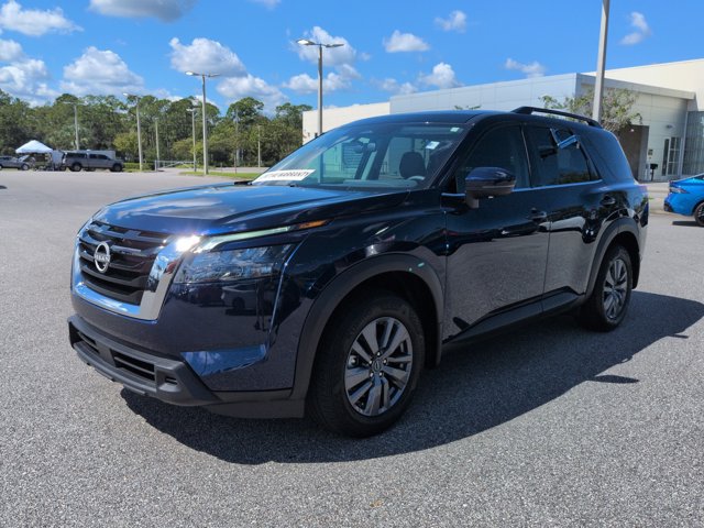 Used 2024 Nissan Pathfinder SV FWD image 8