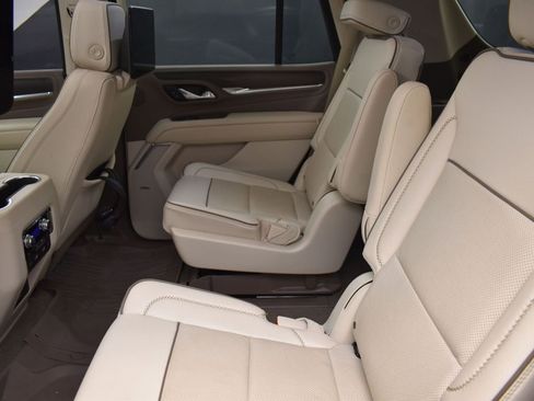 Used 2021 GMC Yukon Denali w/ Denali Premium Package image 16