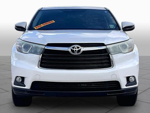 Used 2015 Toyota Highlander Plus FWD image 4