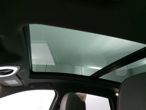 Used 2025 Porsche Macan image 31