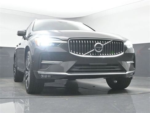 Used 2022 Volvo XC60 B5 Inscription image 39