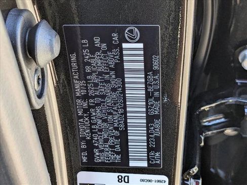 Used 2025 Lexus ES 350 w/ Premium Package image 16