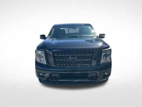 Used 2018 Nissan Titan SV w/ SV Convenience Package image 2