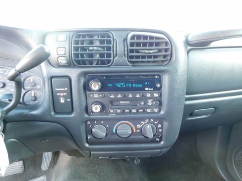 Used 2002 Chevrolet S10 Pickup LS w/ LS Preferred Equipment Group image 10