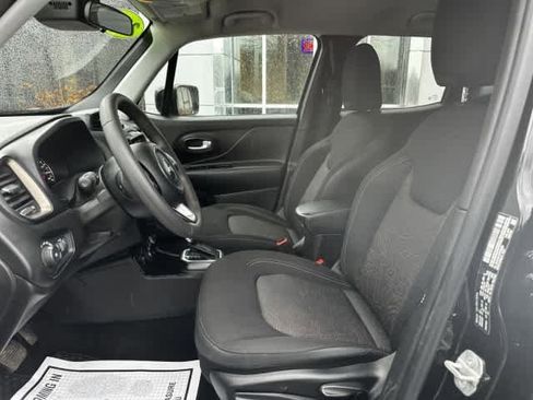 Used 2023 Jeep Renegade Latitude AWD/4WD image 2