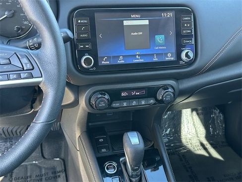 Used 2023 Nissan Kicks SR image 16