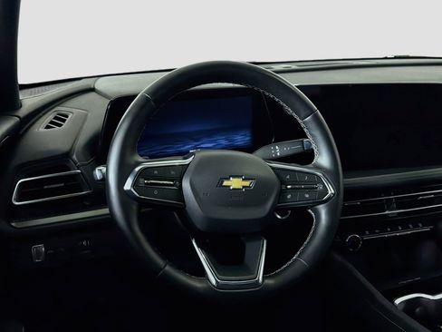 Used 2025 Chevrolet Traverse LT FWD image 18