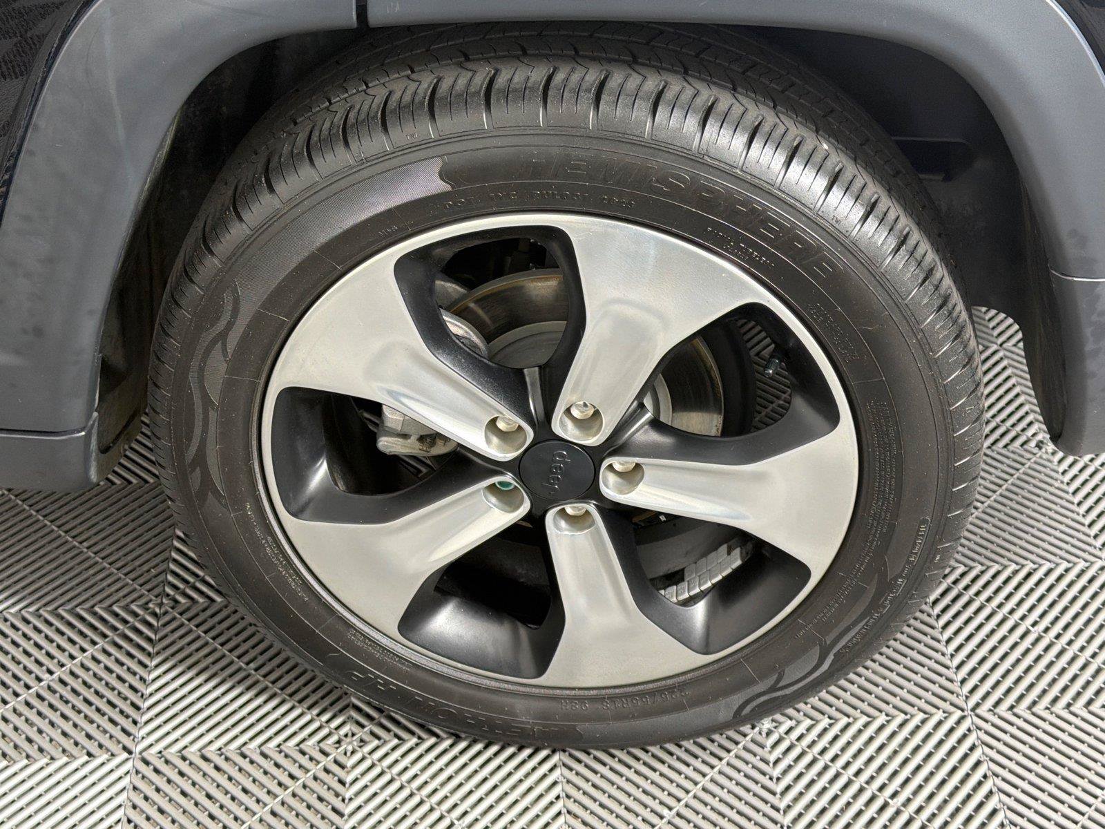 Used 2018 Jeep Compass Latitude w/ Popular Equipment Group FWD image 19